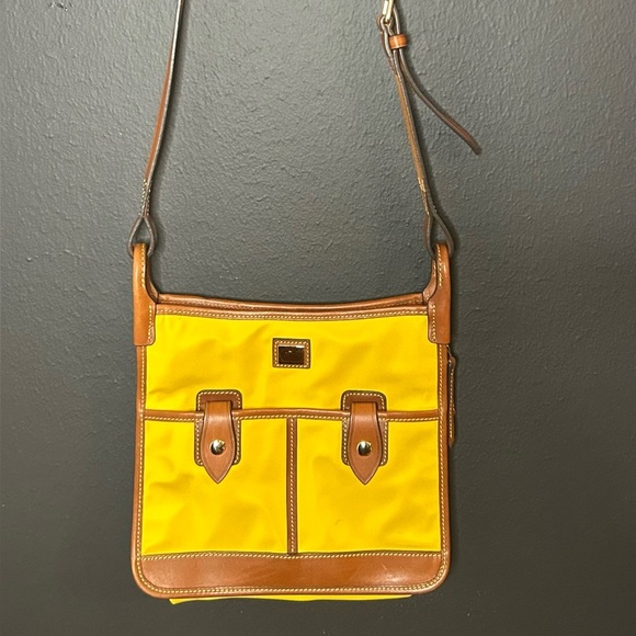 LIKE NEW Dooney & Bourke Wayfarer Double Pocket Crossbody Bag RARE Yellow Color - Picture 1 of 16